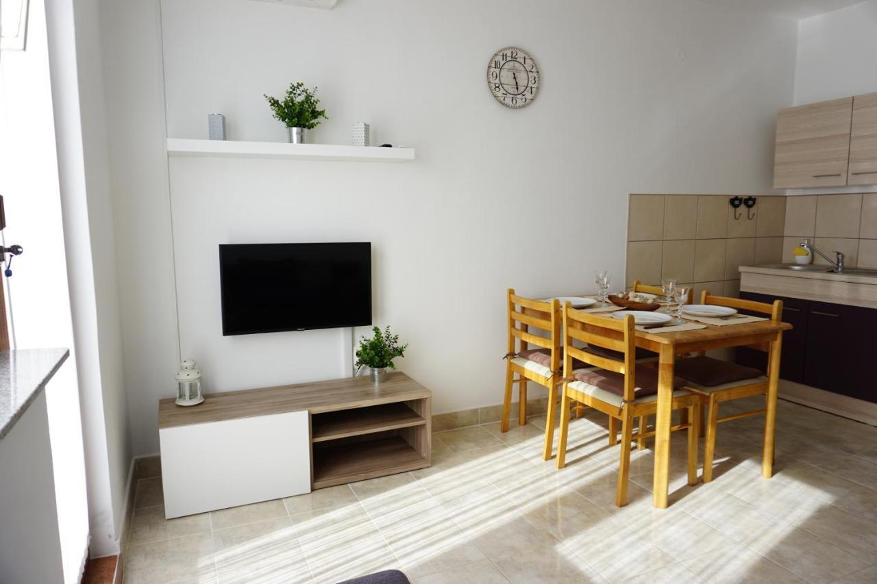Apartment Jelena Fazana Exterior photo